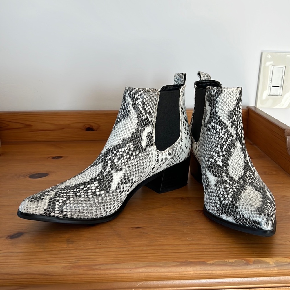 Leather water-proof Chelsey booties by Blondo.  Grey-white Snake print